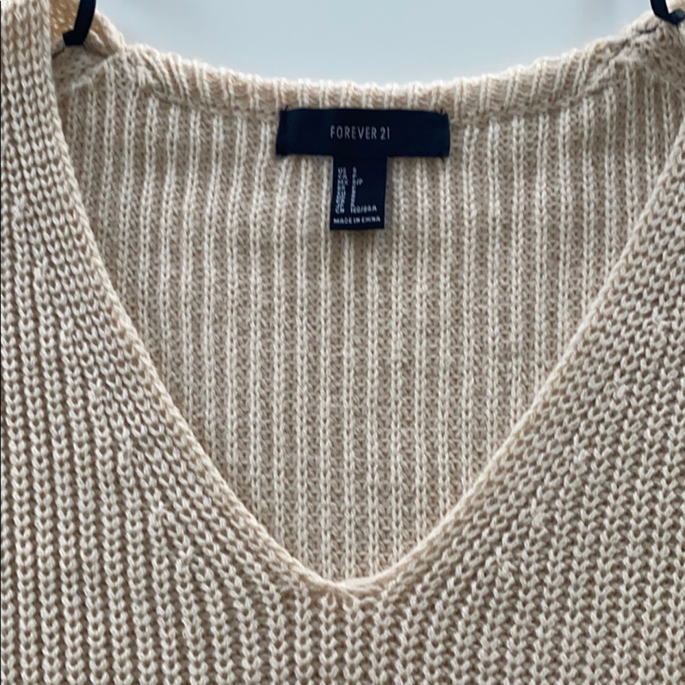 V-neck chunky knitted sweater - Picture 3 of 4